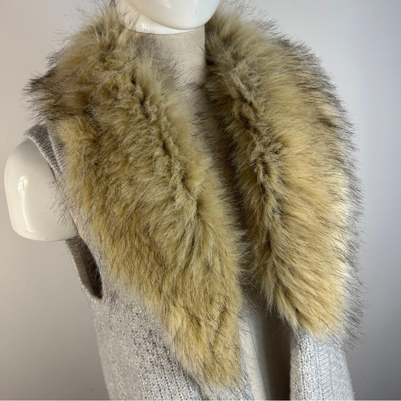 GAP Women's Cream Wool Alpaca Blend Cardigan with Faux Fur Collar S - Picture 4 of 10